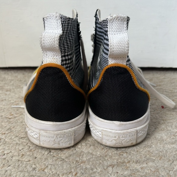 converse - Picture 2 of 7